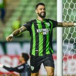 América: Cauan de Almeida rasga elogios a Mastriani e desconversa sobre possível saída