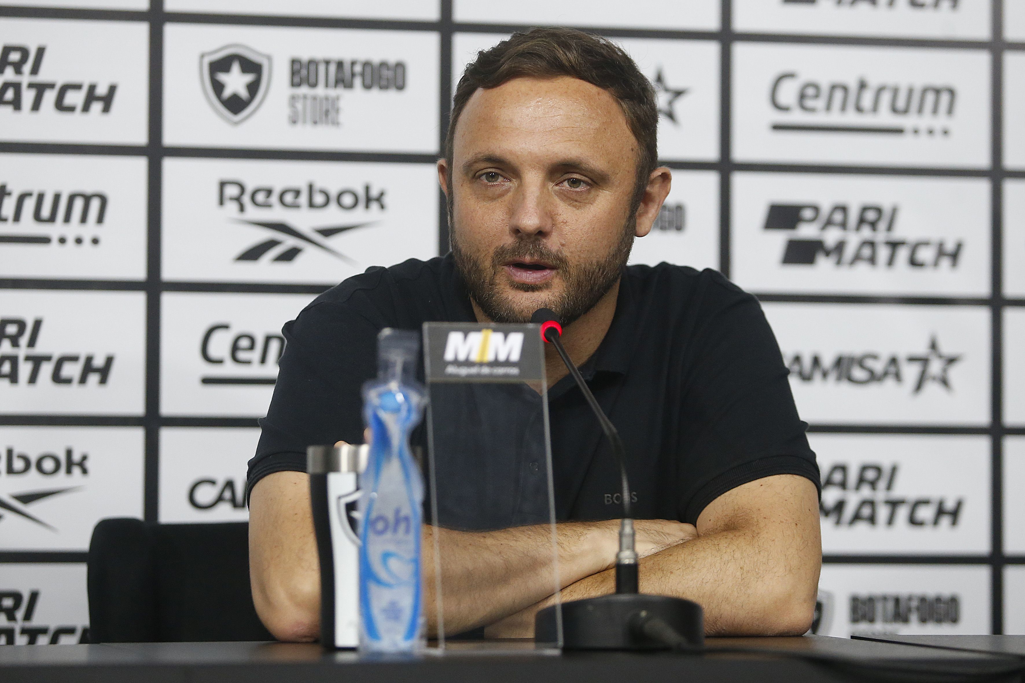 Botafogo reforça busca por técnico em semana decisiva; diretor explica perfil