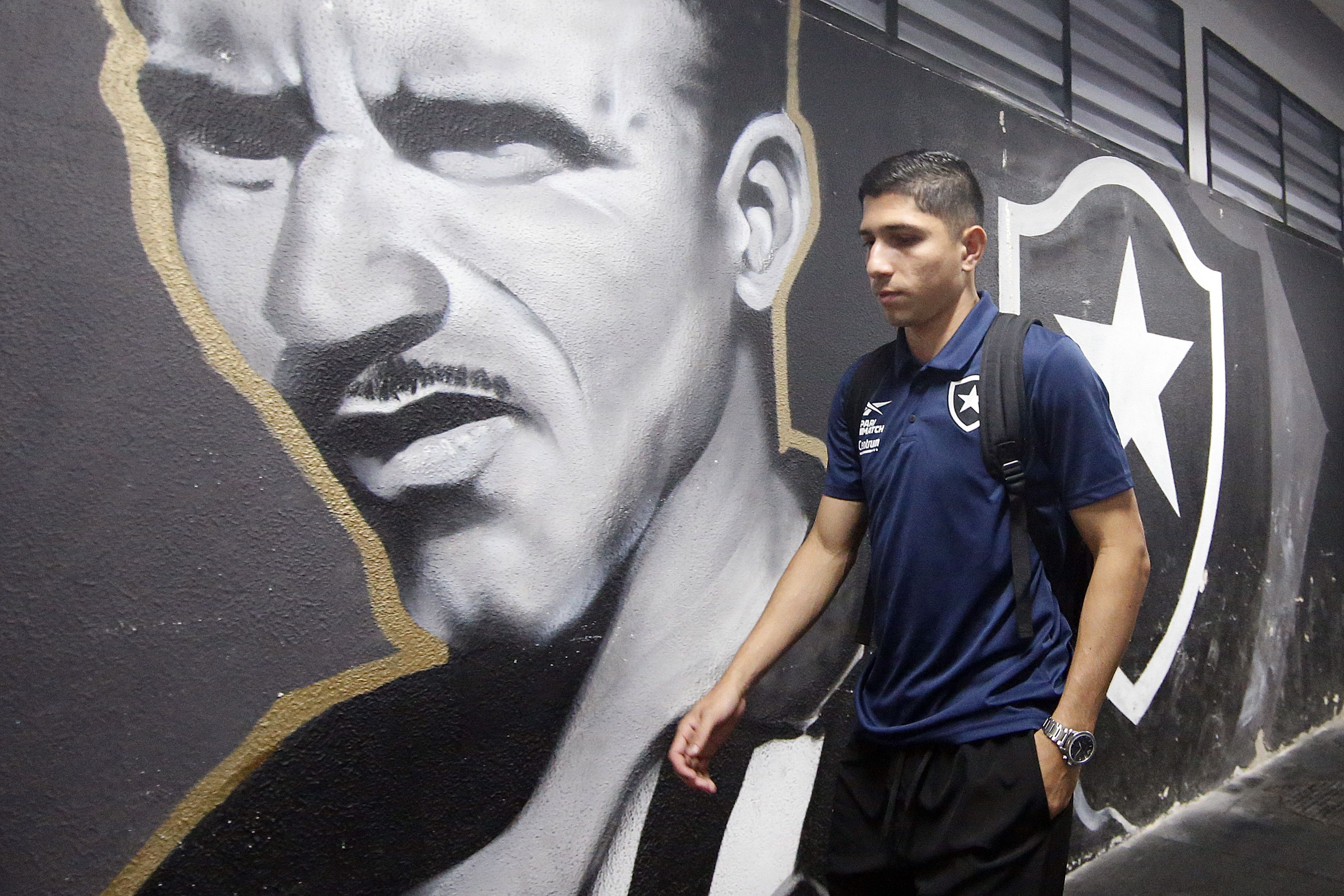 John e Savarino serão titulares do Botafogo contra o Sampaio Corrêa; veja o time