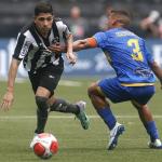 Após estreia pelo Botafogo, Savarino admite que precisa melhor parte física
