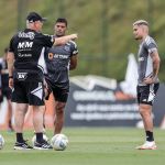 Atlético e Democrata-GV se enfrentam na Arena MRV por recuperação no Mineiro