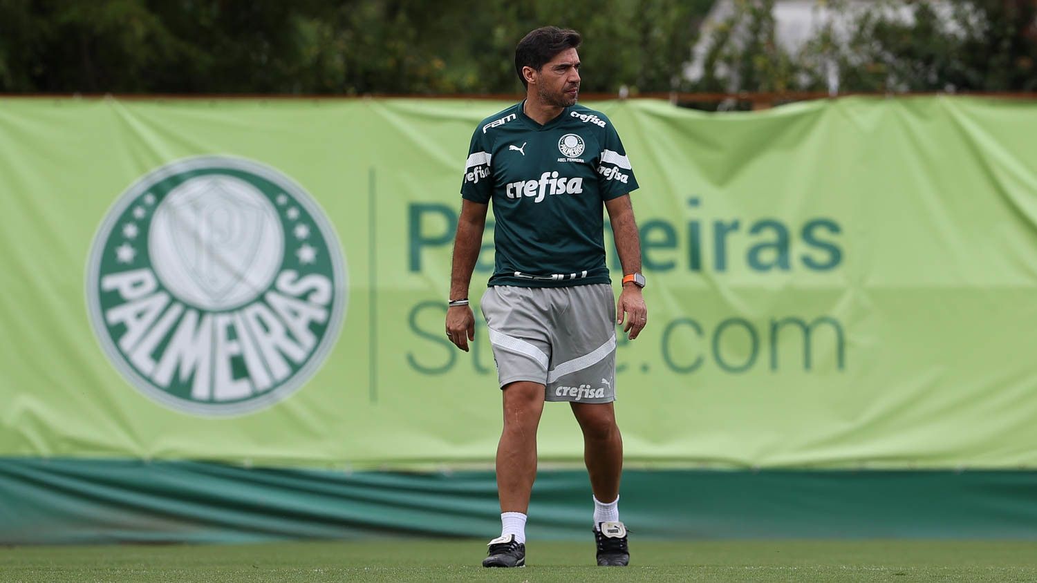 Abel Ferreira revela busca do Palmeiras por três reforços; veja posições