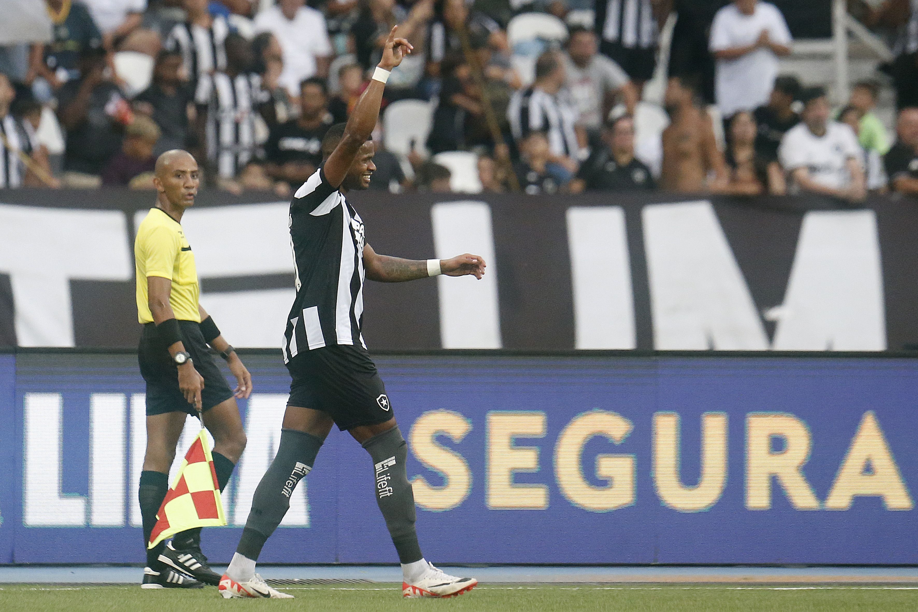 Em estreia de reforços, Botafogo vence o Sampaio Corrêa pelo Campeonato Carioca