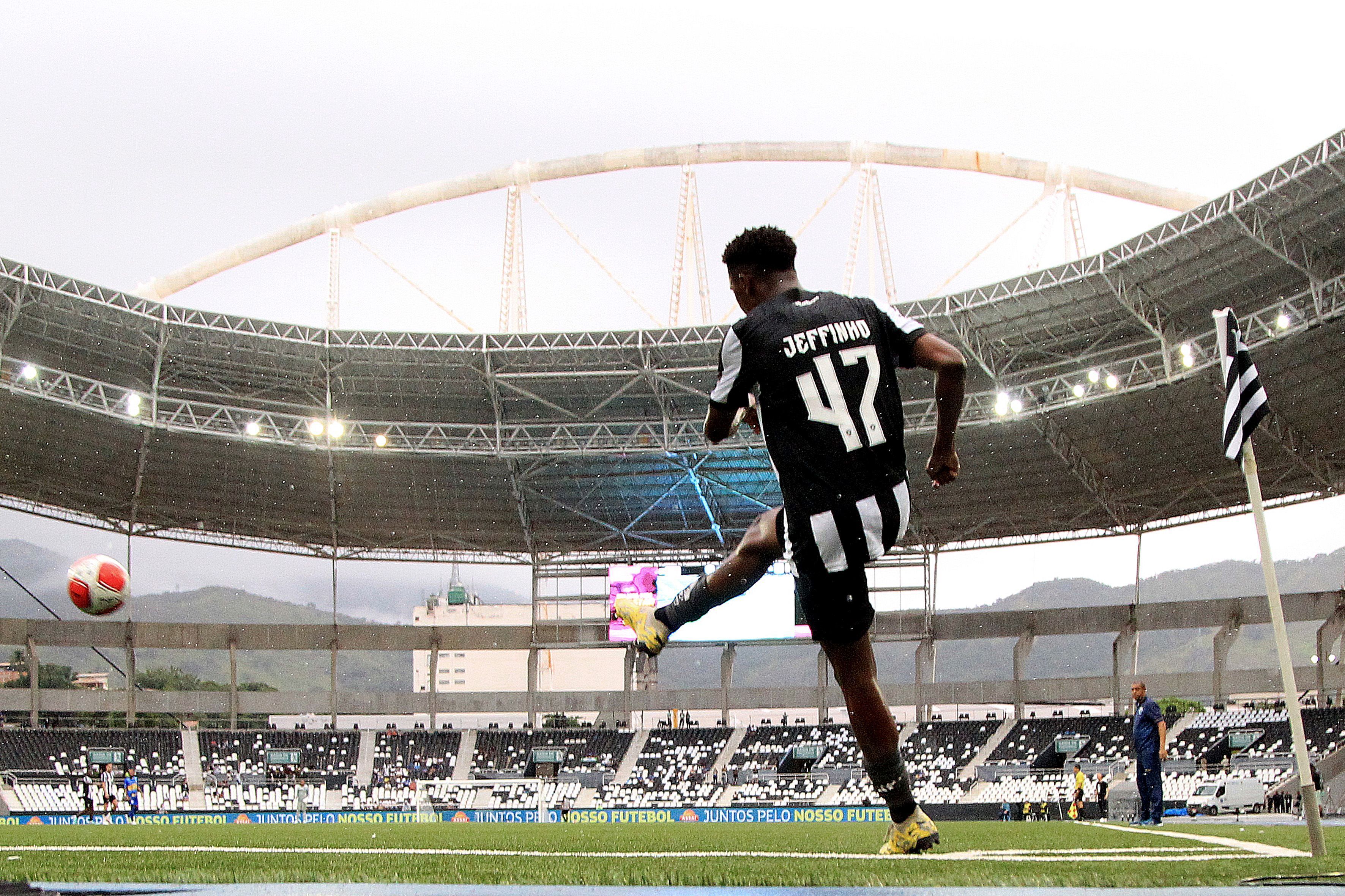 Botafogo e Portuguesa duelam pelo topo da classificação do Carioca