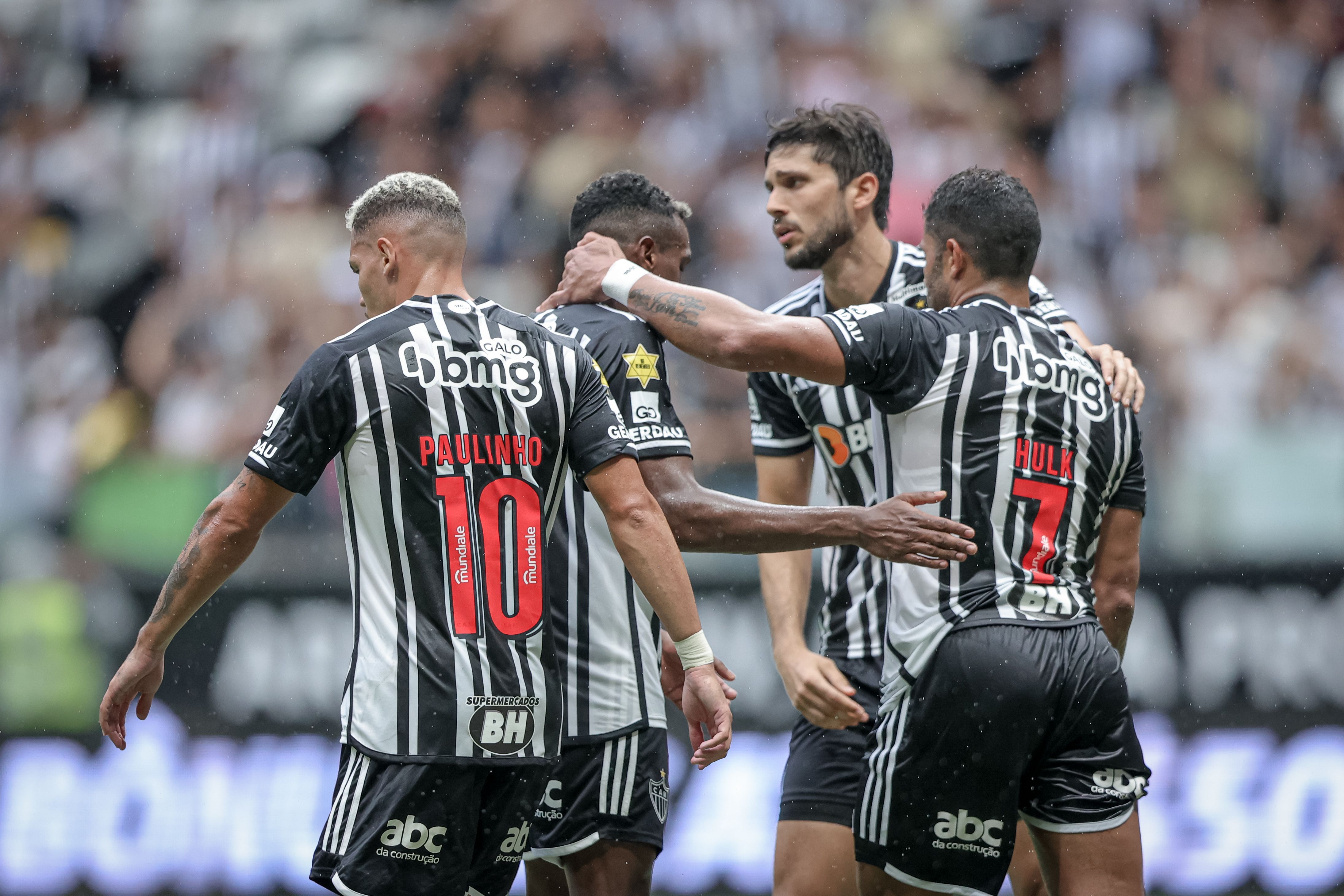 Meia de gigante inglês cita atacante do Atlético ao montar 'jogador perfeito'