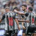 Meia de gigante inglês cita atacante do Atlético ao montar 'jogador perfeito'
