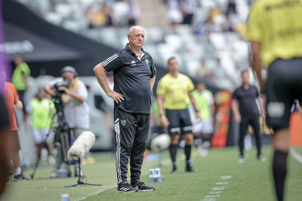 Felipão surpreende e escala Atlético com novidade para clássico com o Cruzeiro