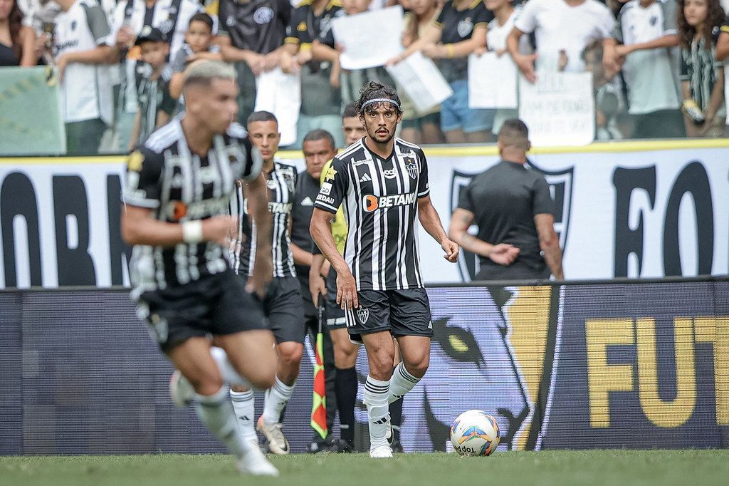 Scarpa, do Atlético, projeta sua participação no clássico contra o Cruzeiro
