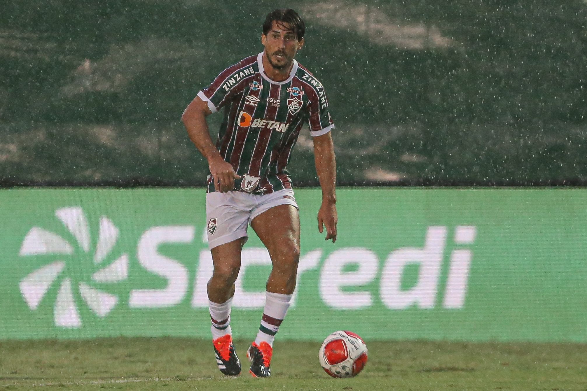 Gabriel Pires tem estreia elogiada no Fluminense: 'Vai encaixar muito bem'