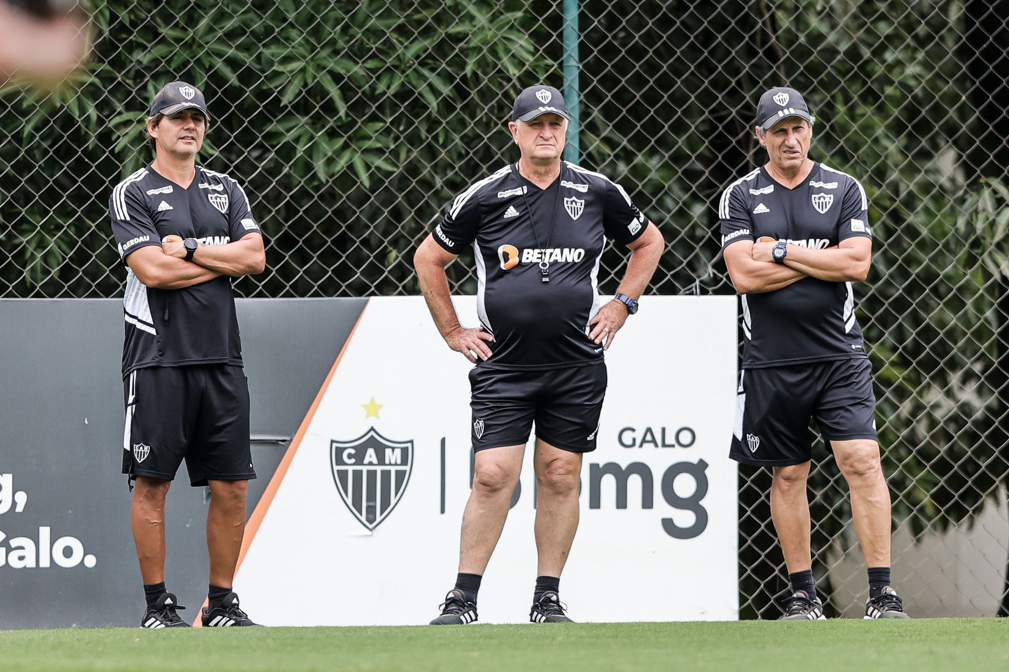 Titular do Atlético volta a treinar e será opção para clássico pelo Mineiro