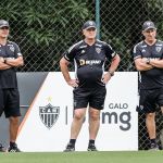 Titular do Atlético volta a treinar e será opção para clássico pelo Mineiro