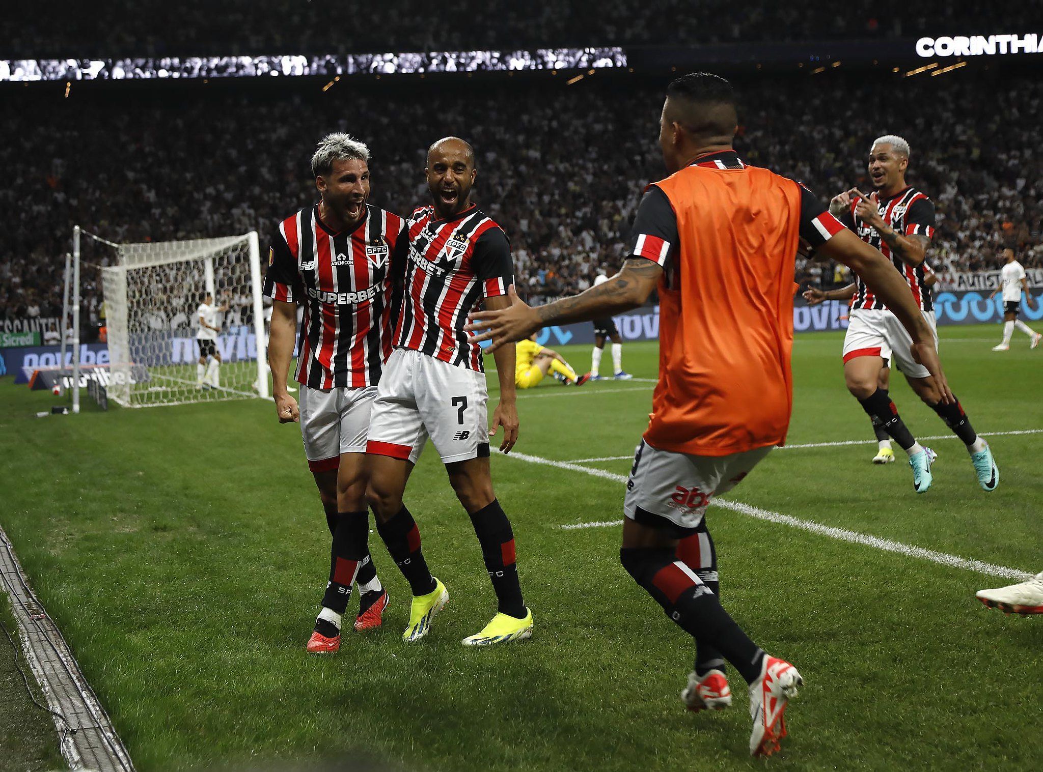 Efetivo, São Paulo vence Corinthians e quebra longo tabu