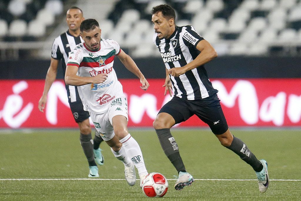 Botafogo sai na frente, mas cede empate à Portuguesa em casa pelo Carioca