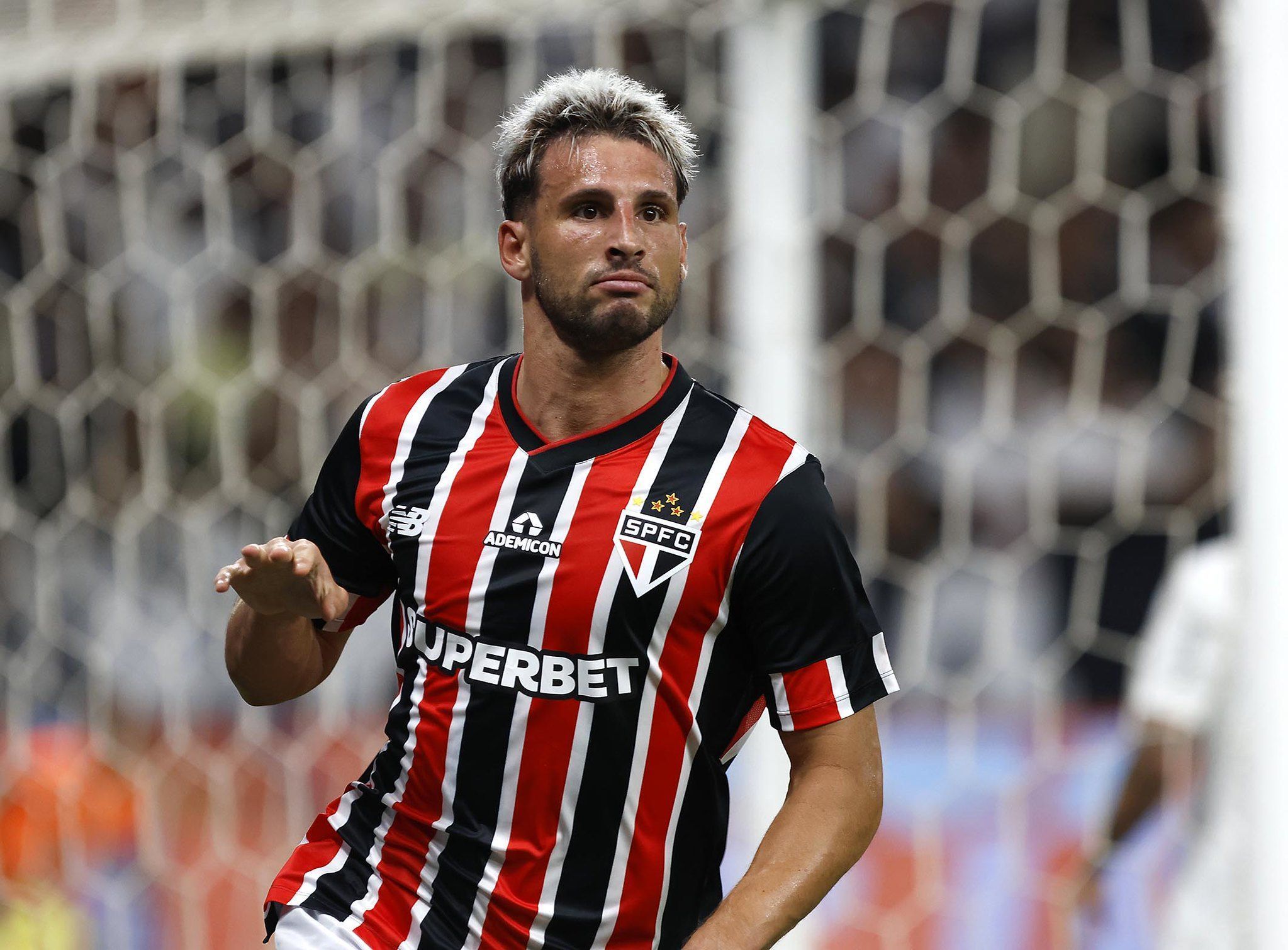 Calleri comemora fim de novo tabu no São Paulo e projeta Supercopa: 'Vamos por mais'