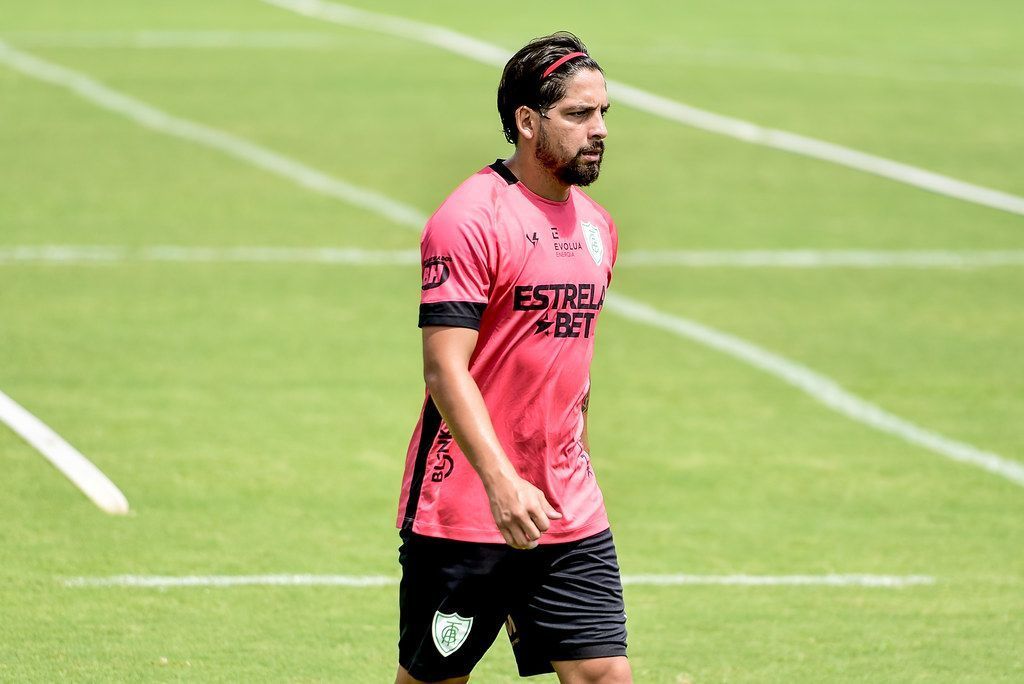 Cauan de Almeida explica falta de minutos de Benítez em campo pelo América