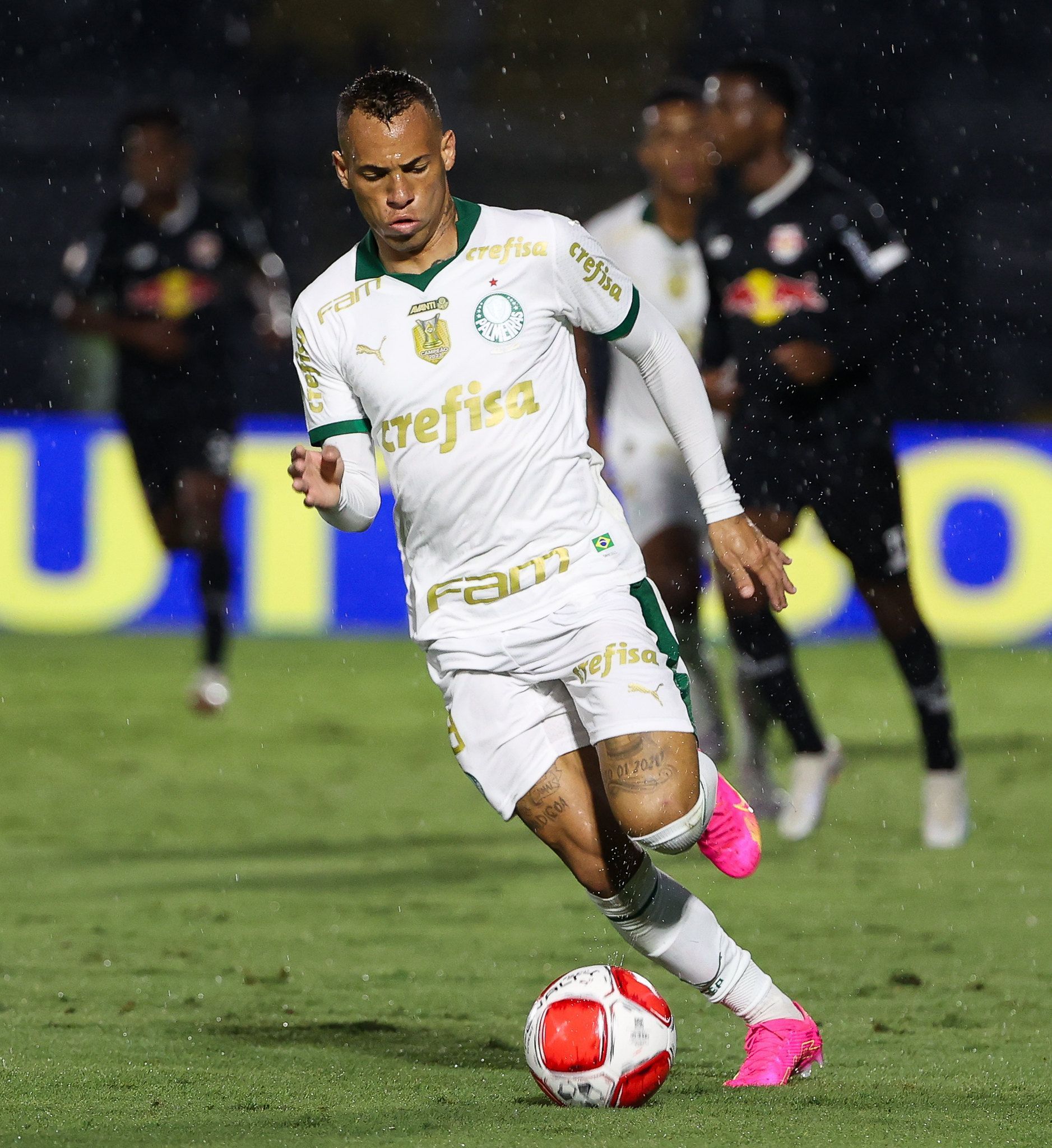 Vasco abre negociações por Breno Lopes e espera aval do Palmeiras para avançar