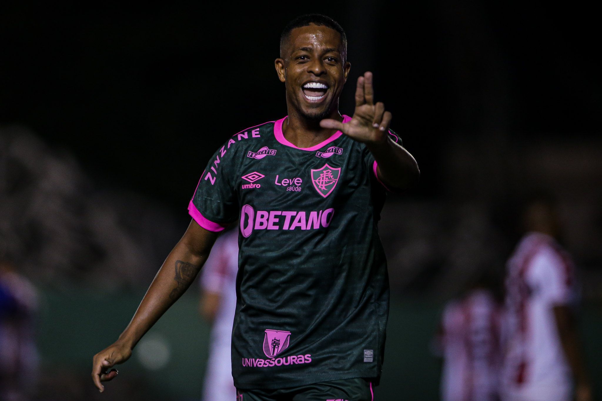 Keno no Vitória? Clube baiano tenta contratar atacante ex-Atlético