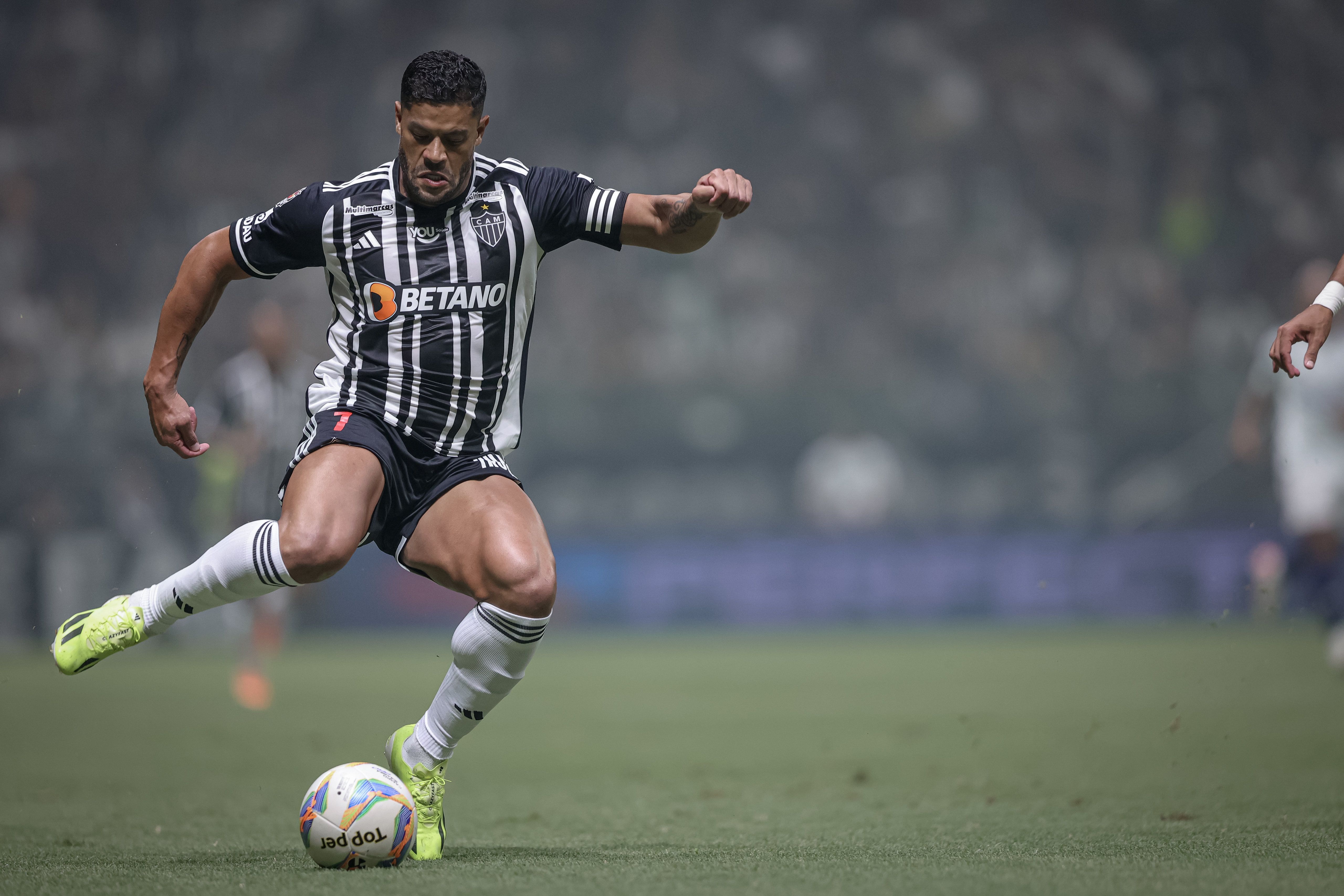 Troca de faixa no Atlético: Arana explica volta da braçadeira para Hulk