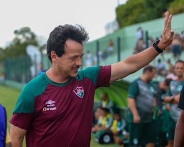 Fernando Diniz em jogo do Fluminense