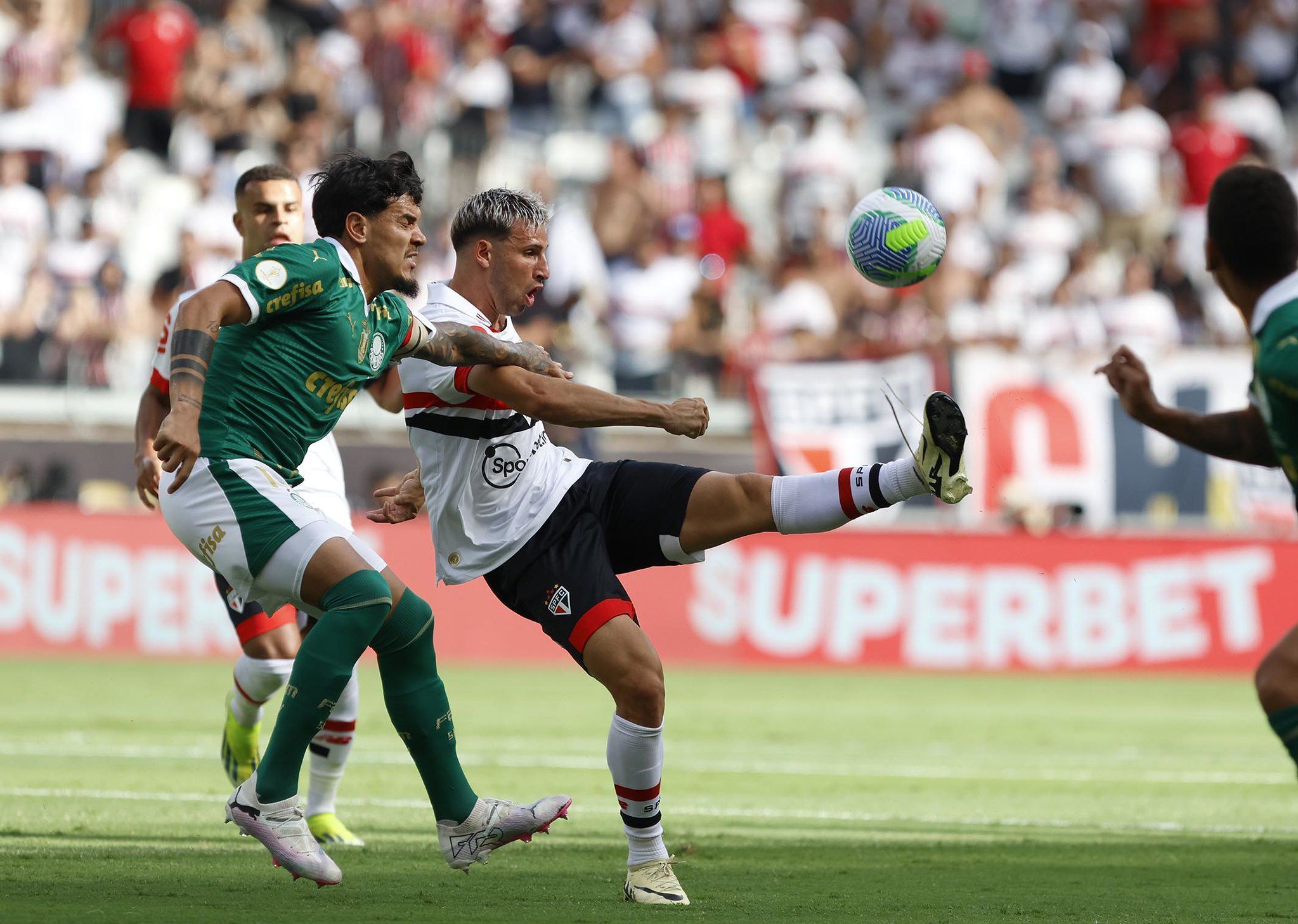 Defesa do São Paulo em alta x ataque do Palmeiras em baixa: clássico opõe fases de rivais