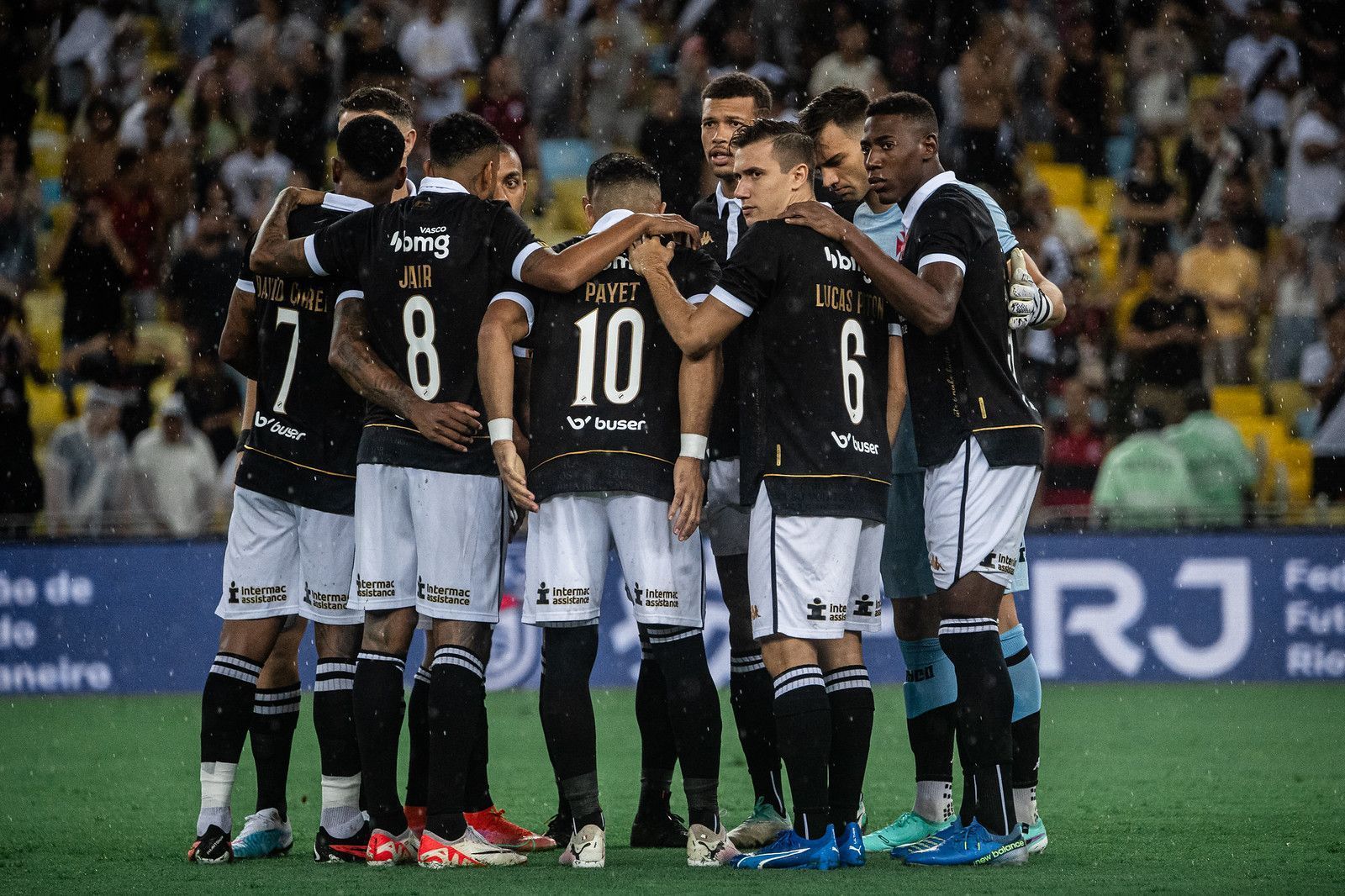 Comissão técnica do Vasco pede para diretoria acelerar a chegada de reforços