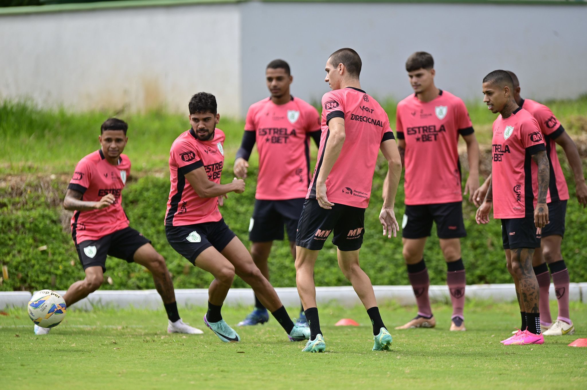 América x Uberlândia: prováveis escalações para duelo pelo Campeonato Mineiro