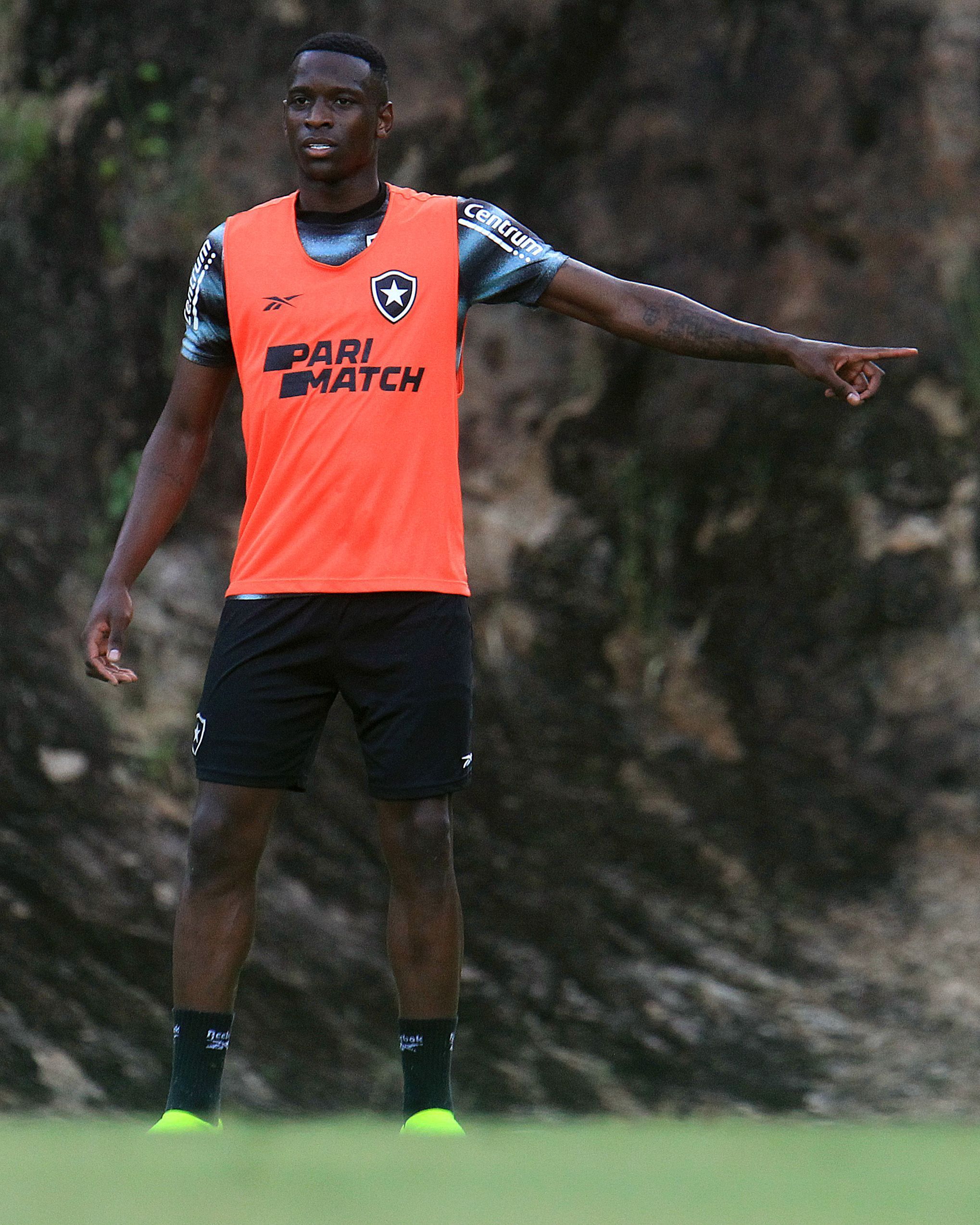 A cinco dias da estreia na Libertadores, Botafogo informa lesão de Luiz Henrique