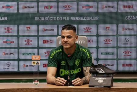 Felipe Alves em coletiva pelo Fluminense