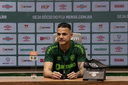 Felipe Alves em coletiva pelo Fluminense