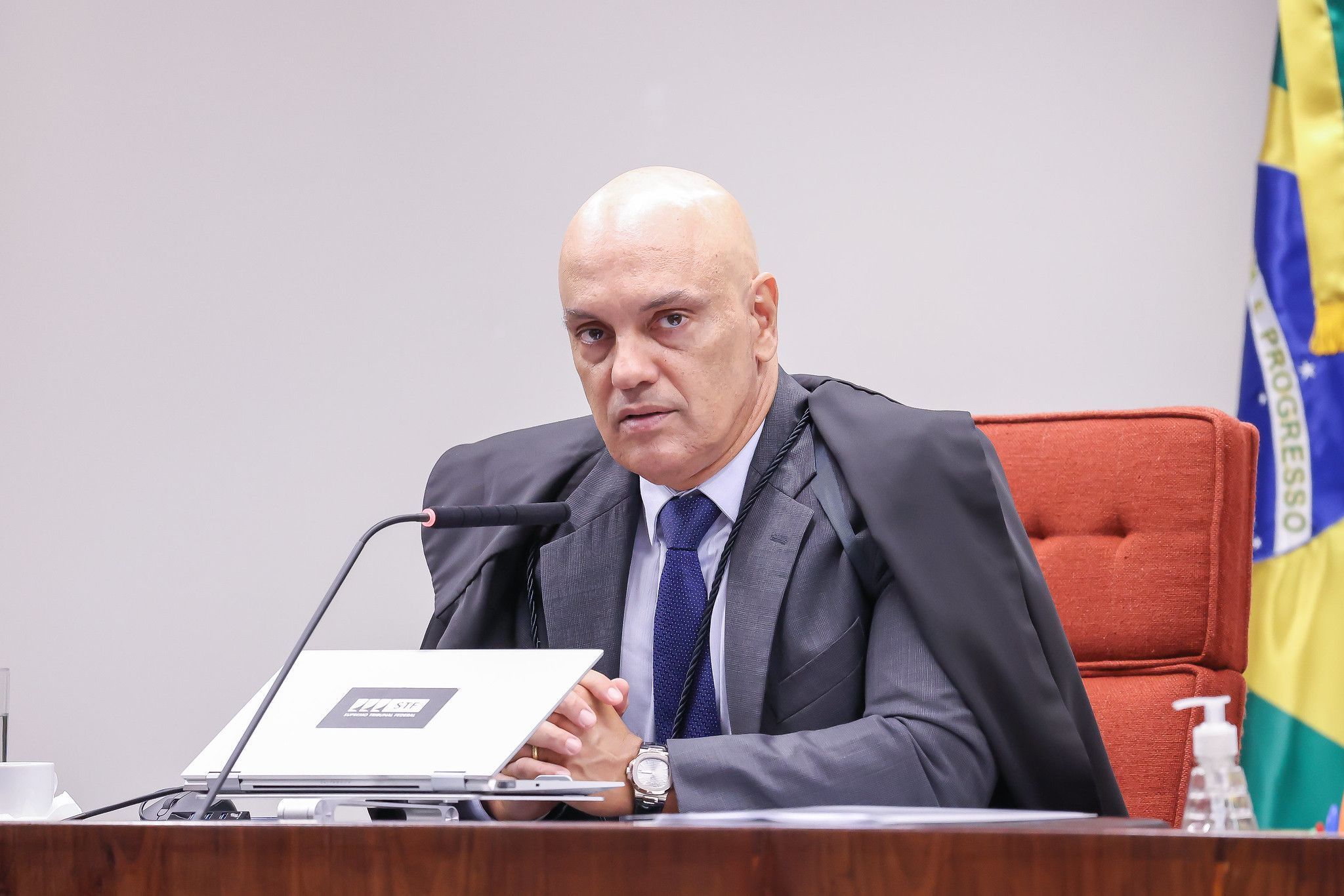 Réu por atos antidemocráticos pede autorização para férias em cruzeiro; Moraes nega