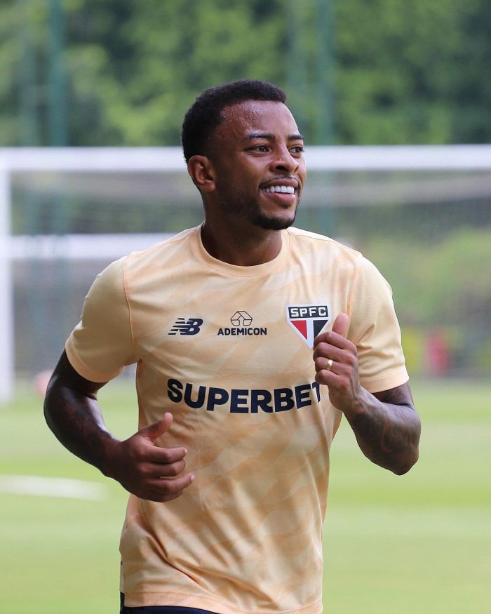 Lateral Welington em treino do São Paulo Lateral Welington em treino do São Paulo