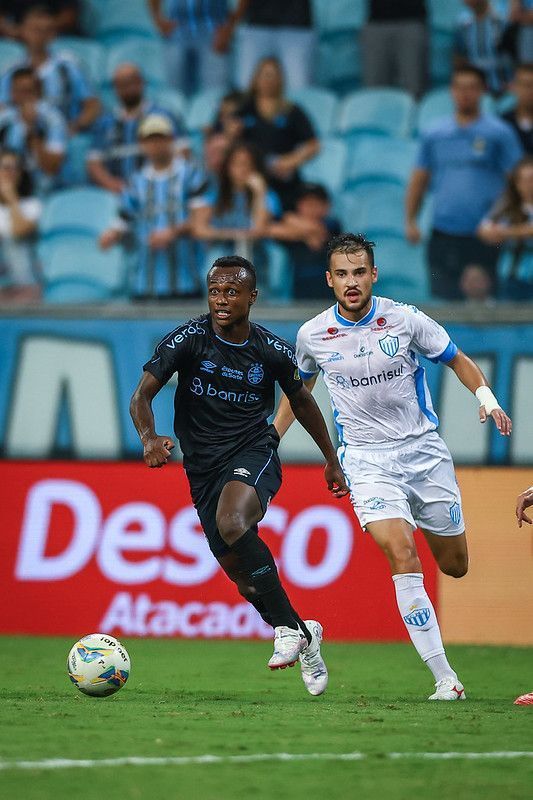 Grêmio confirma lesão de Nathan Fernandes