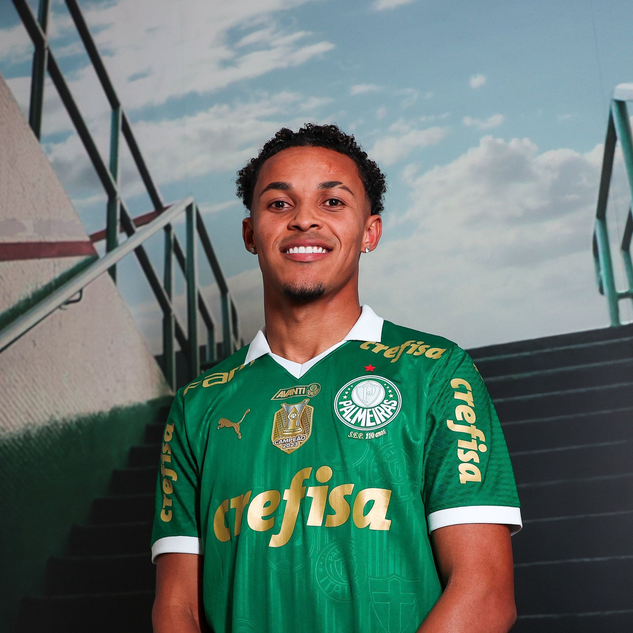 Reforço do Palmeiras, atacante Lázaro é regularizado