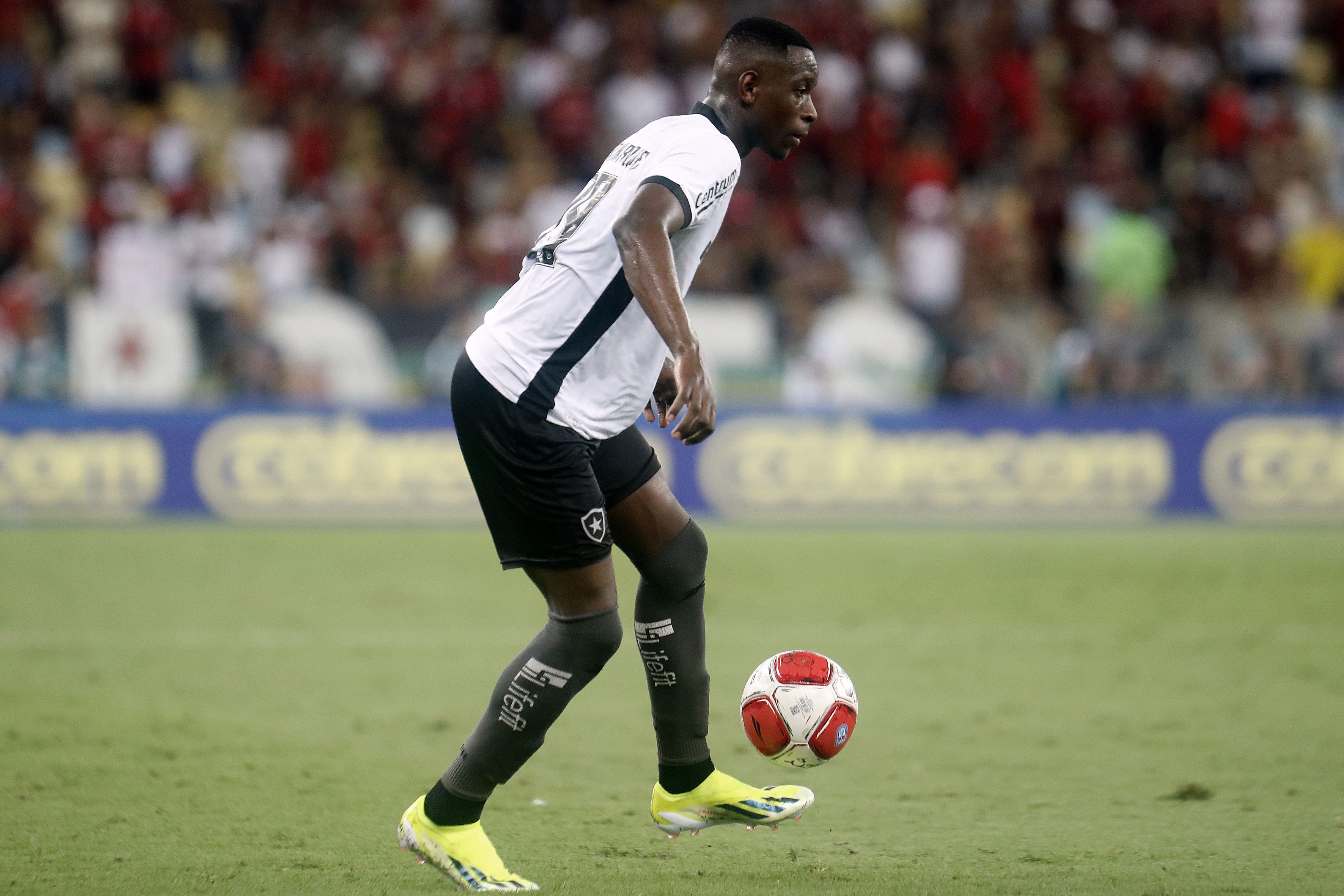 Técnico do Botafogo confirma desfalque de Luiz Henrique na estreia da Libertadores