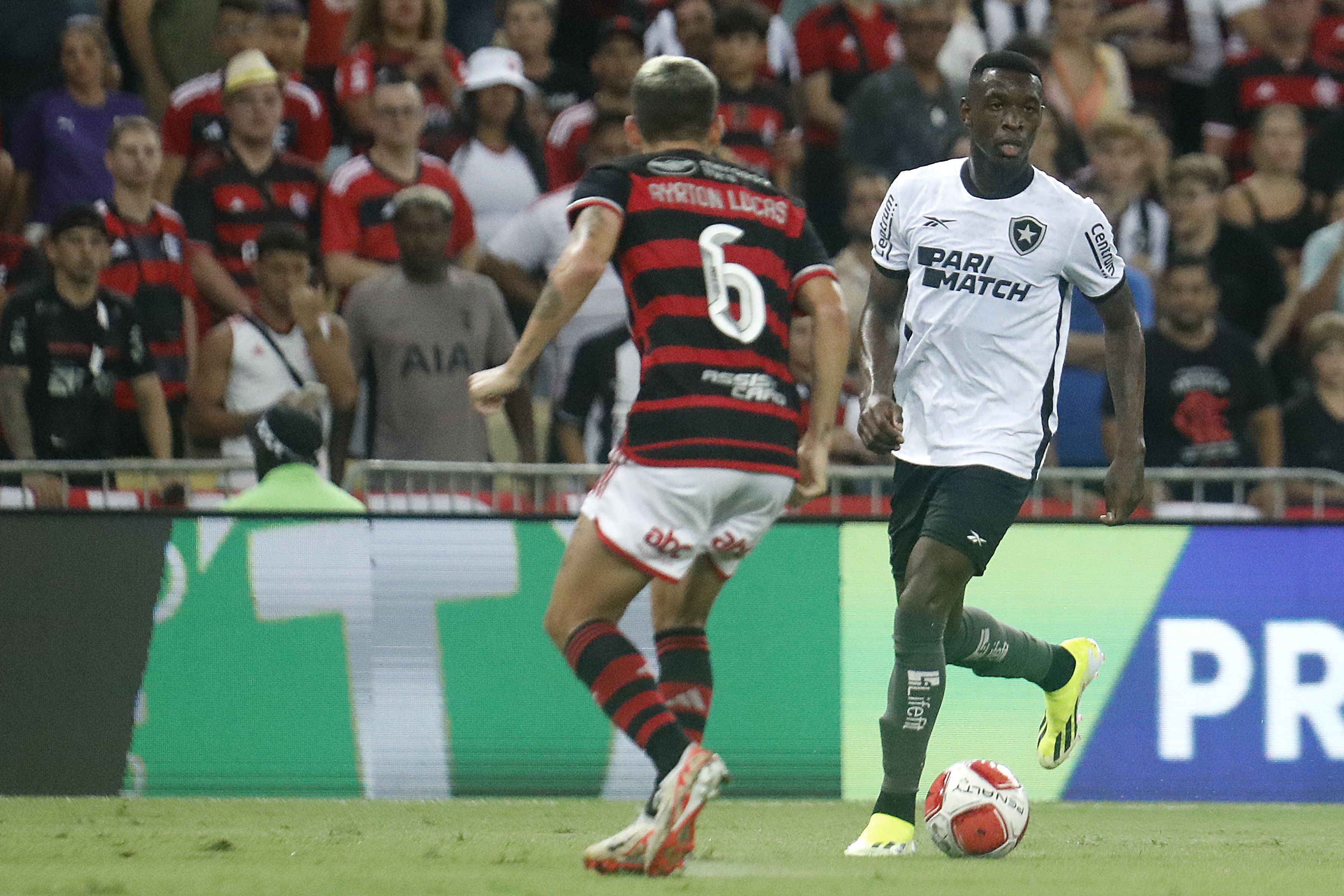 Léo Pereira marca nos acréscimos, e Flamengo vence o Botafogo pelo Carioca