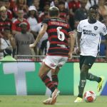 Léo Pereira marca nos acréscimos, e Flamengo vence o Botafogo pelo Carioca
