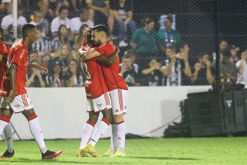 Inter vence Santa Cruz e se aproxima da liderança do Gauchão