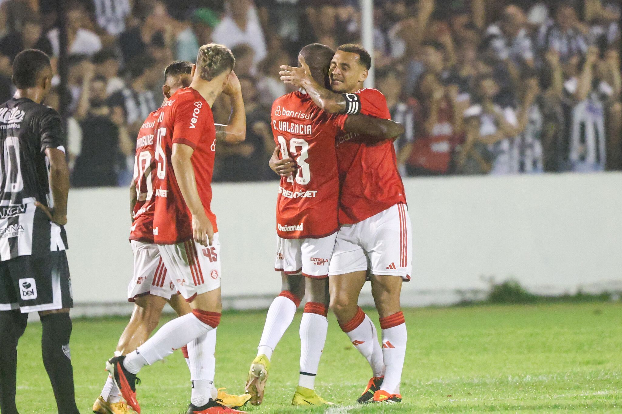Coudet elogia atuação do Inter na vitória sobre o Santa Cruz e exalta o grupo