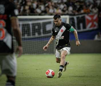 Gary Medel em ação pelo Vasco