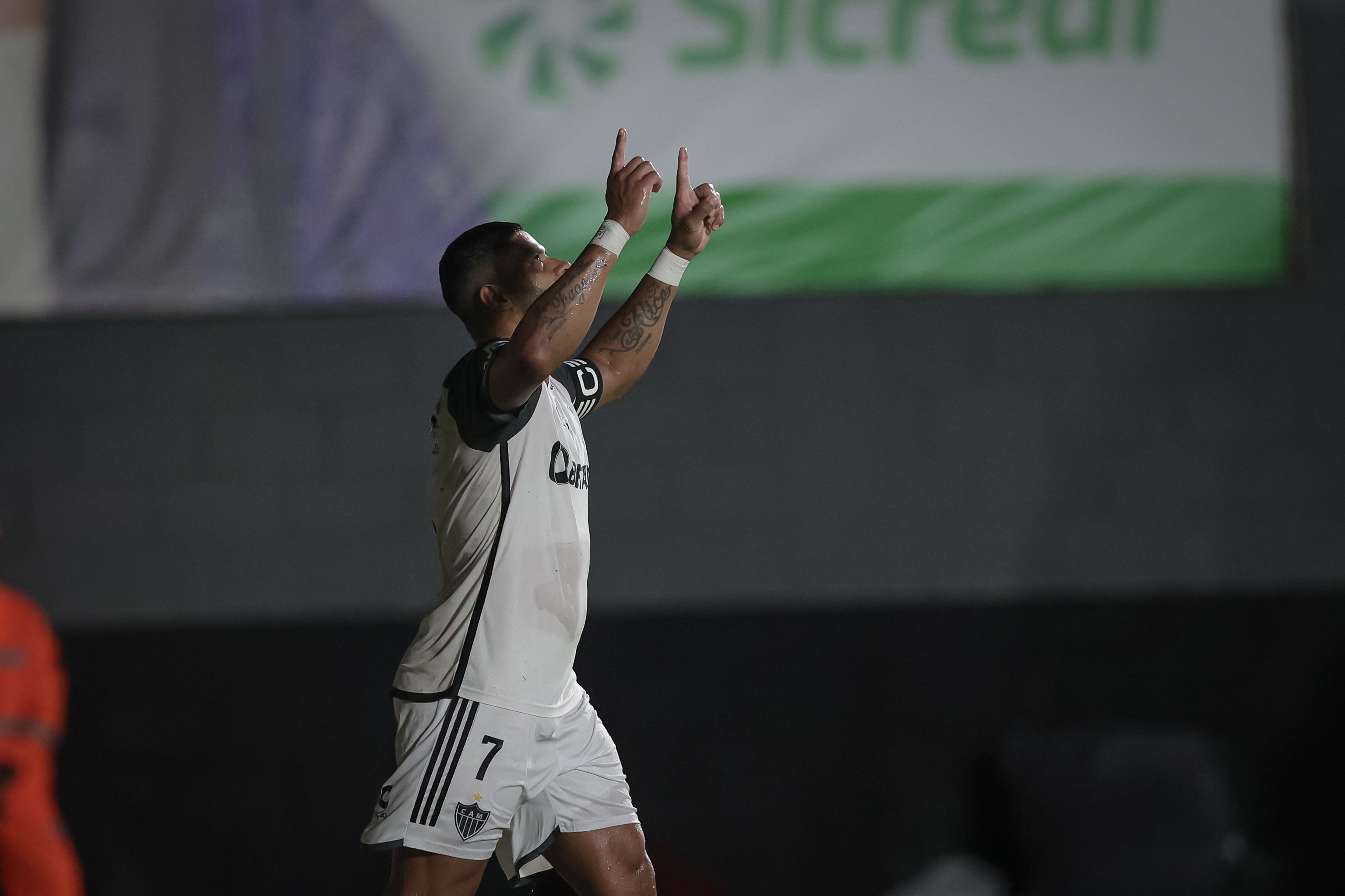Arana 'previu' gols de Hulk em vitória do Atlético; entenda