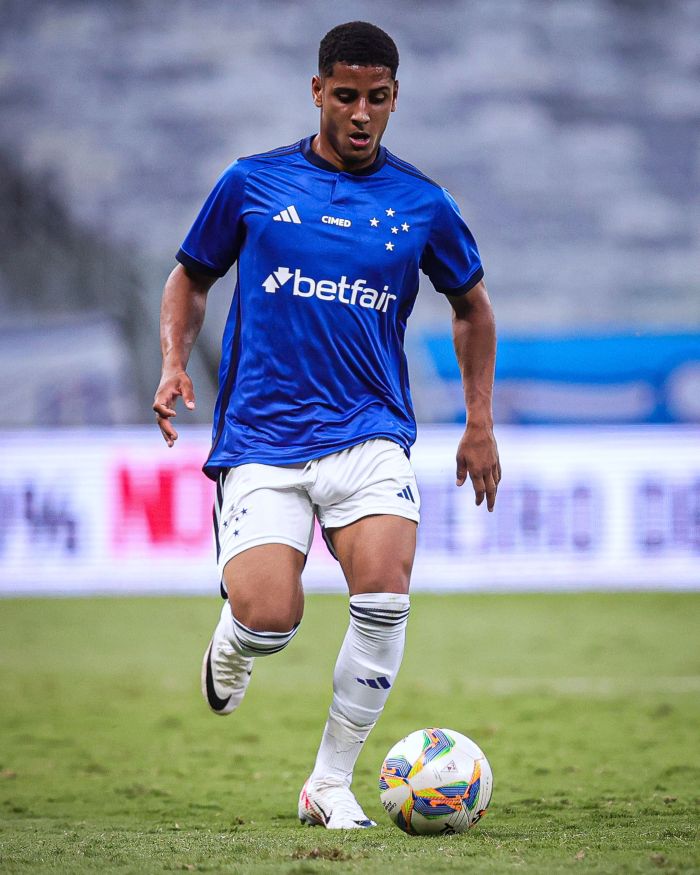 Fernando, atacante do Cruzeiro, durante partida pelo Campeonato Mineiro Fernando, atacante do Cruzeiro, durante partida pelo Campeonato Mineiro