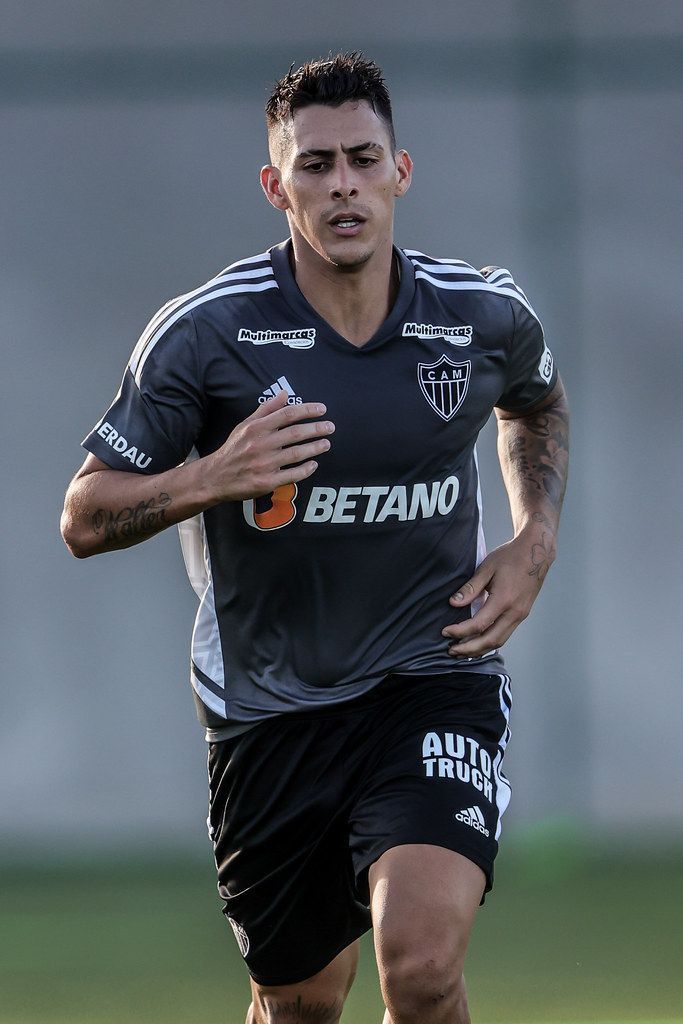 Diretor do Atlético abre o jogo sobre negociação de Pavón com o Grêmio