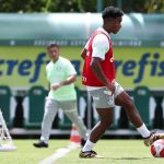 Após Pré-Olímpico, Endrick volta aos treinos do Palmeiras