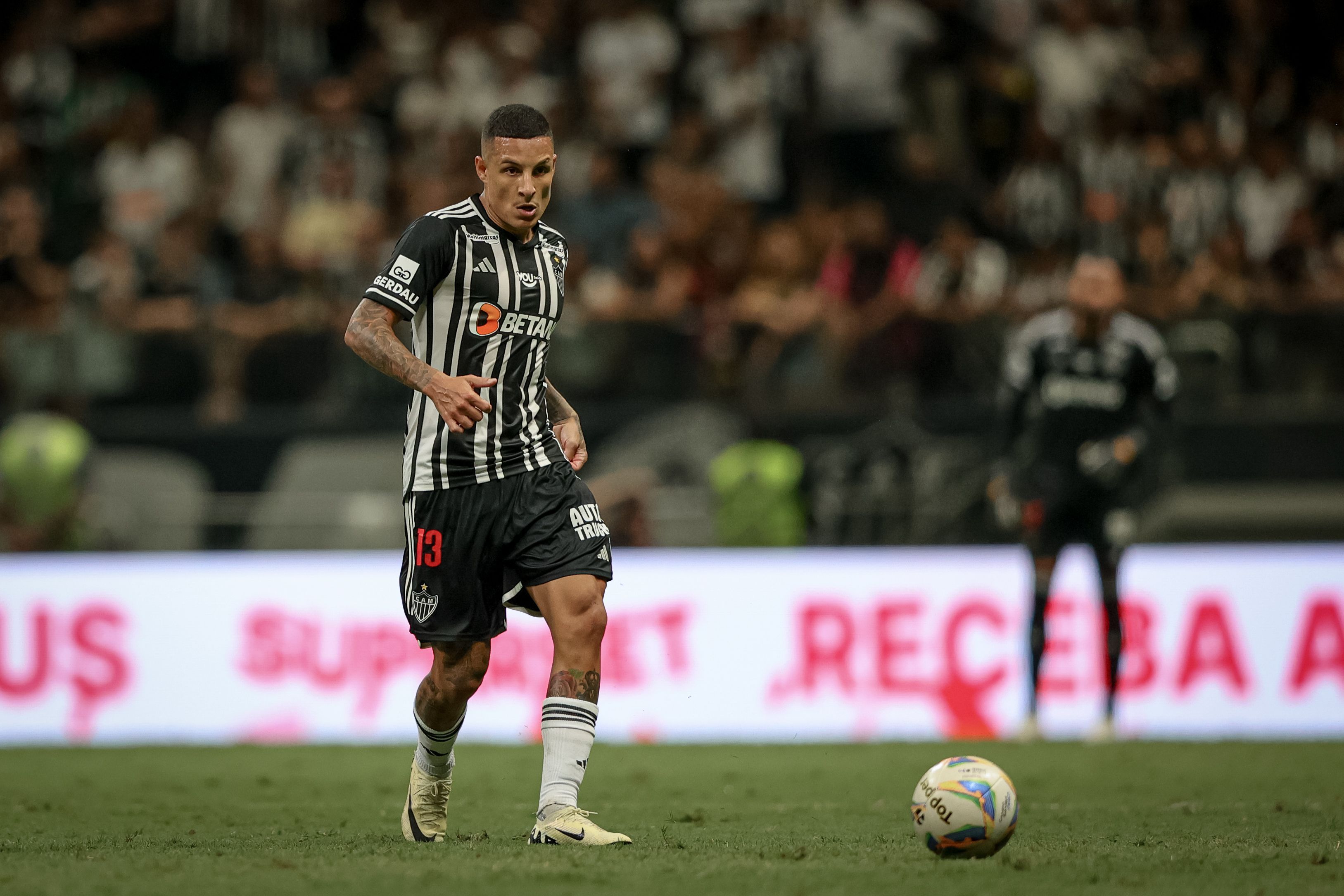 Vendedor revela gastos de Arana e ex-Atlético em carros de luxo: 'Coisa de R$ 2 milhões'