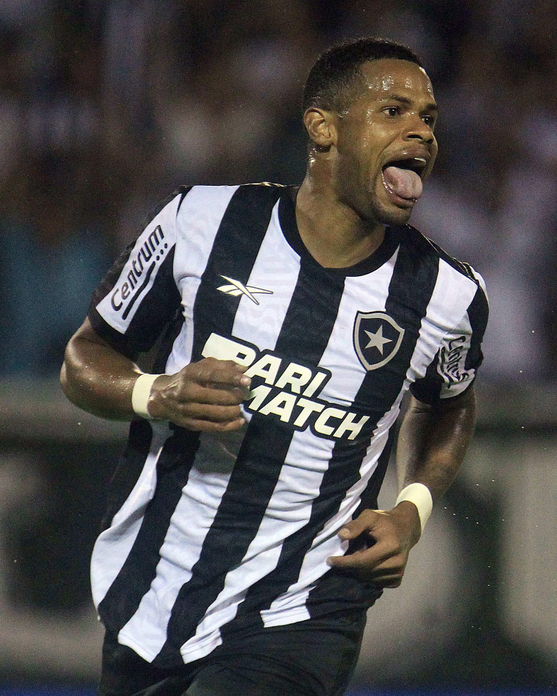 Em negociação com o Atlético, Júnior Santos não se reapresenta no Botafogo