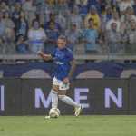 Titular do Cruzeiro deixa clássico contra o América com dores e preocupa