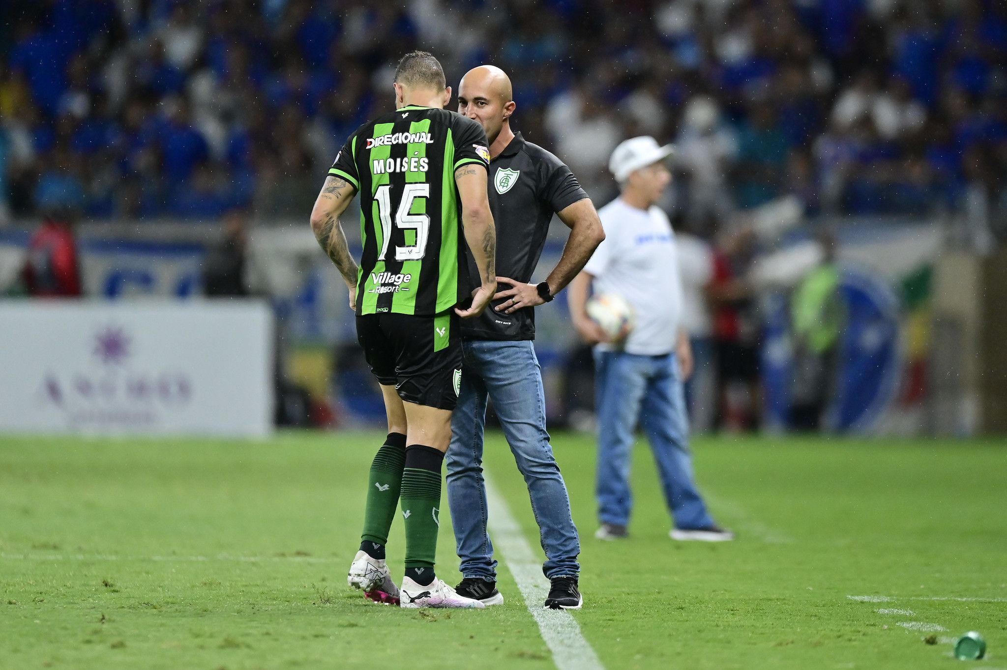 Técnico do América analisa vitória sobre Cruzeiro e comenta polêmica de Varanda