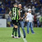 Técnico do América analisa vitória sobre Cruzeiro e comenta polêmica de Varanda