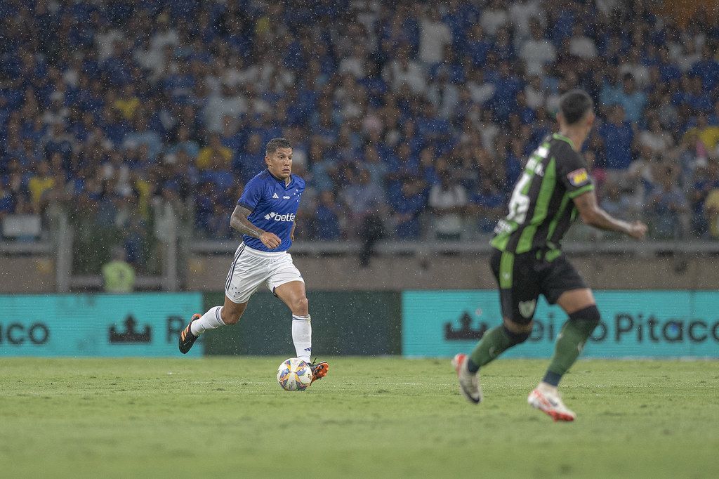 Cruzeiro perde três titulares para jogo contra o Democrata; reforço pode estrear