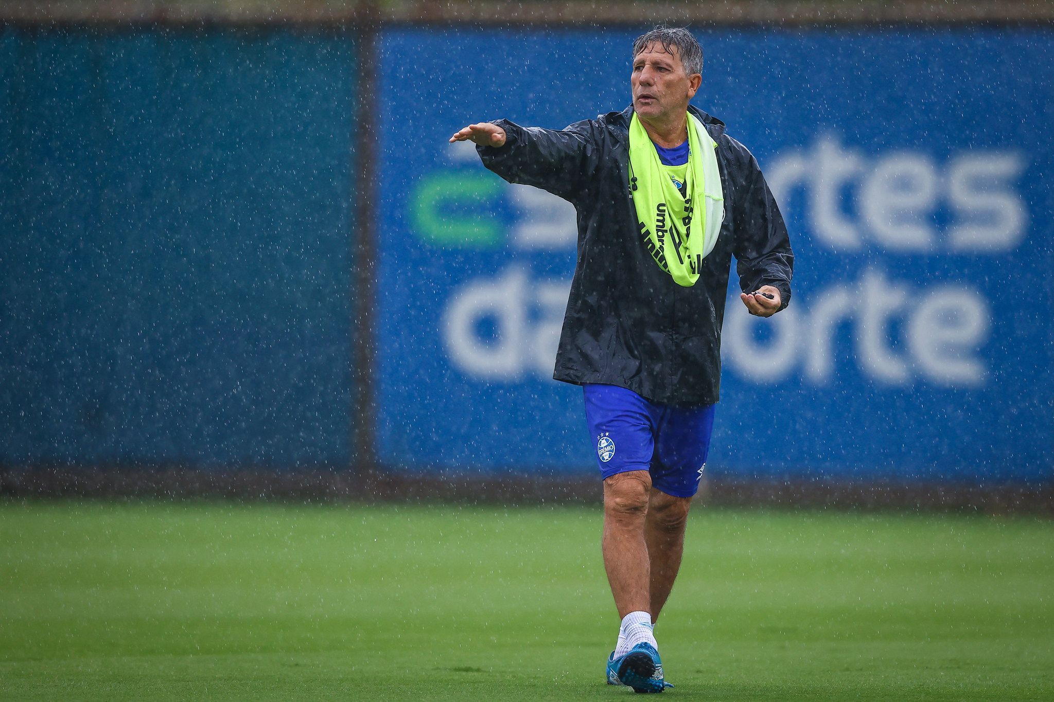 Na briga pela liderança do Gauchão, Grêmio recebe Santa Cruz na Arena